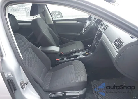 2017 Volkswagen Passat 1.8T S z USA, uszkodzony, nr VIN 1VWAT7A38HC064419